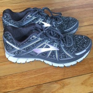 Size 7 Brooks Running Shoes